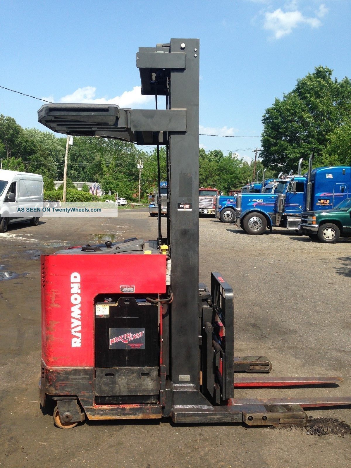 2002 Raymond Reach Truck 36 Volt Forklift Forklifts photo