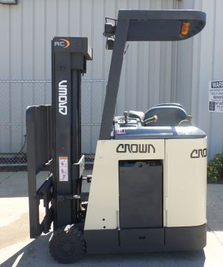 Crown Model Rc3020 - 30 (2006) 3000lbs Capacity Great Docker Electric Forklift photo