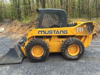 Mustang 2105 Skid Steer With Bucket - 110 Hp Machine - Enclosed Cab - 2 Speed photo