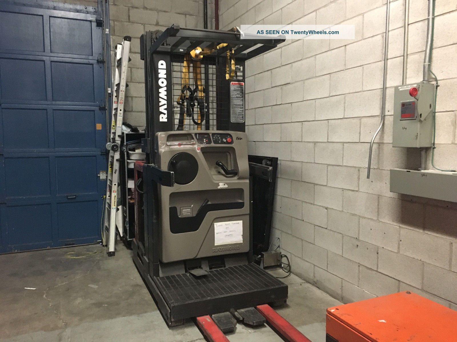 Raymond Order Picker Model Easi - 6pc30tt Forklifts photo