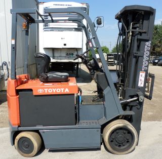 Toyota Model 7fbcu30 (2006) 6000lbs Capacity Great 4 Wheel Electric Forklift photo