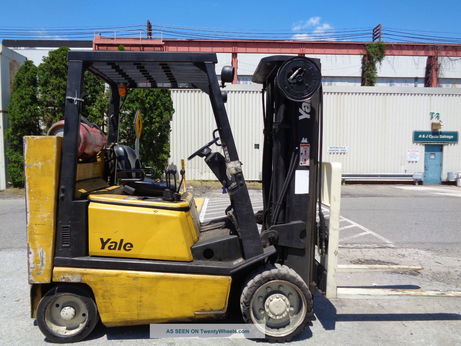 Yale Glc080 8000lb Forklift - Triple Mast - Aux Hydraulics - Propane Forklifts photo