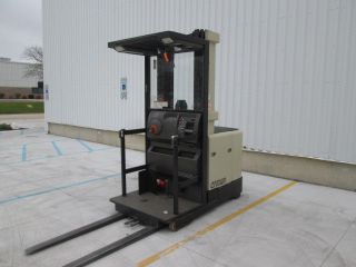1999 Crown Sp3000.  Order Picker.  210 Inch Lift Height.  3000 Lb Capacity Forklift photo