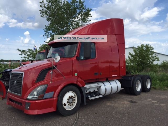 2005 Volvo 630 Sleeper Semi Trucks photo