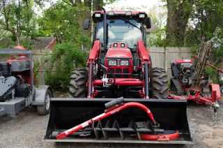 2016 Mahindra Mpower 85p Tractor/loader,  With Cab. photo