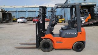 Toyota 7fgu15 Forklift - 3000lbs.  Capacity,  Pneumatic Tires photo