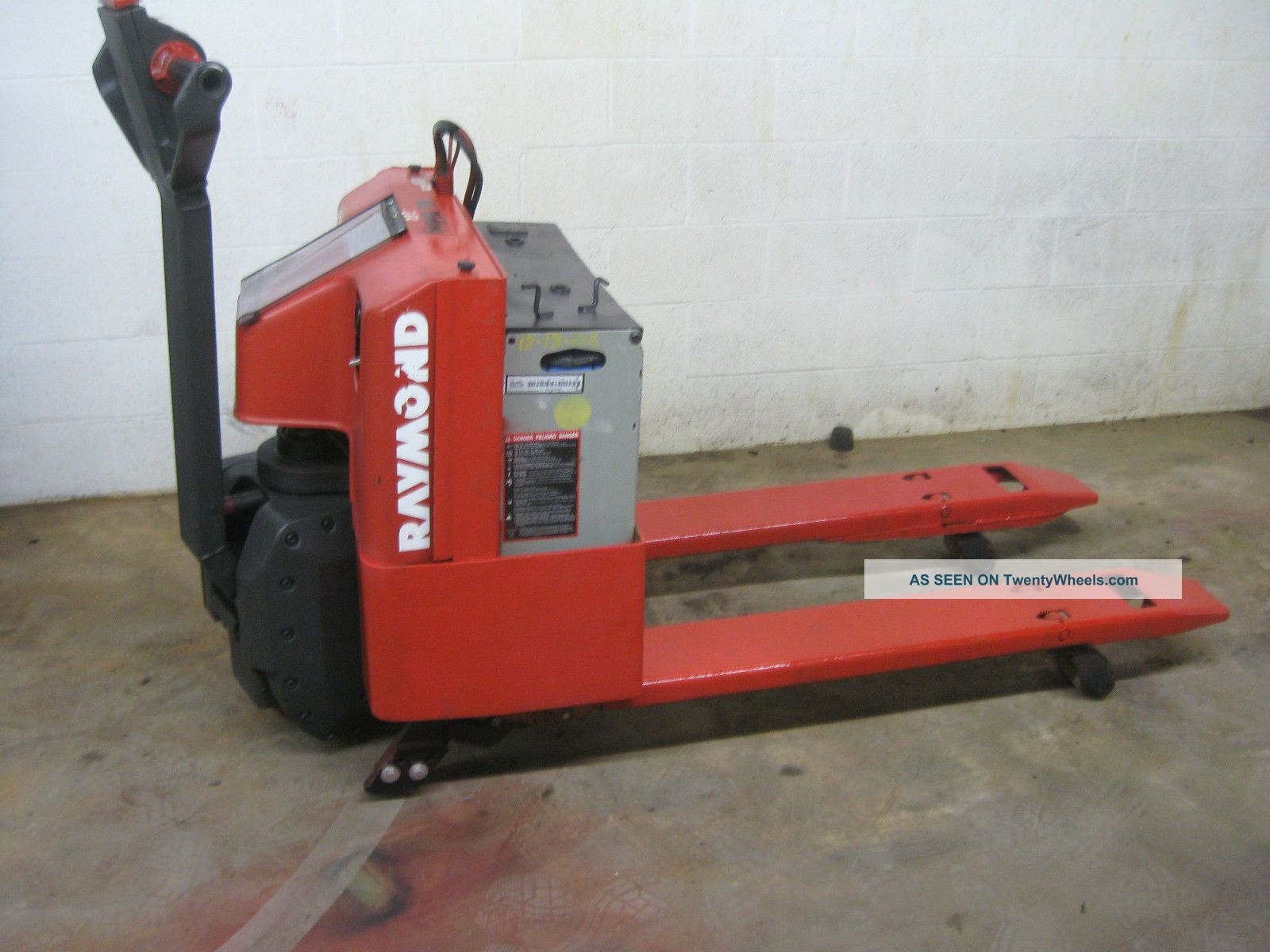 Raymond Electric Pallet Jack - Drive Tire,  Bdi,  Indust Batte Forklifts photo