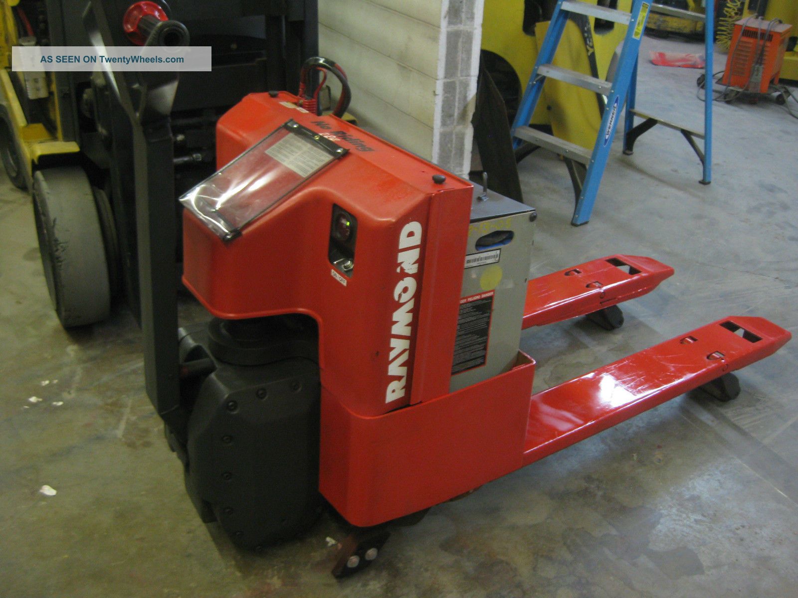 Raymond Electric Pallet Jack Drive Tire, Bdi, Indust Batte