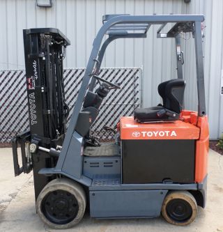 Toyota Model 7fbcu25 (2008) 5000lbs Capacity Great 4 Wheel Electric Forklift photo