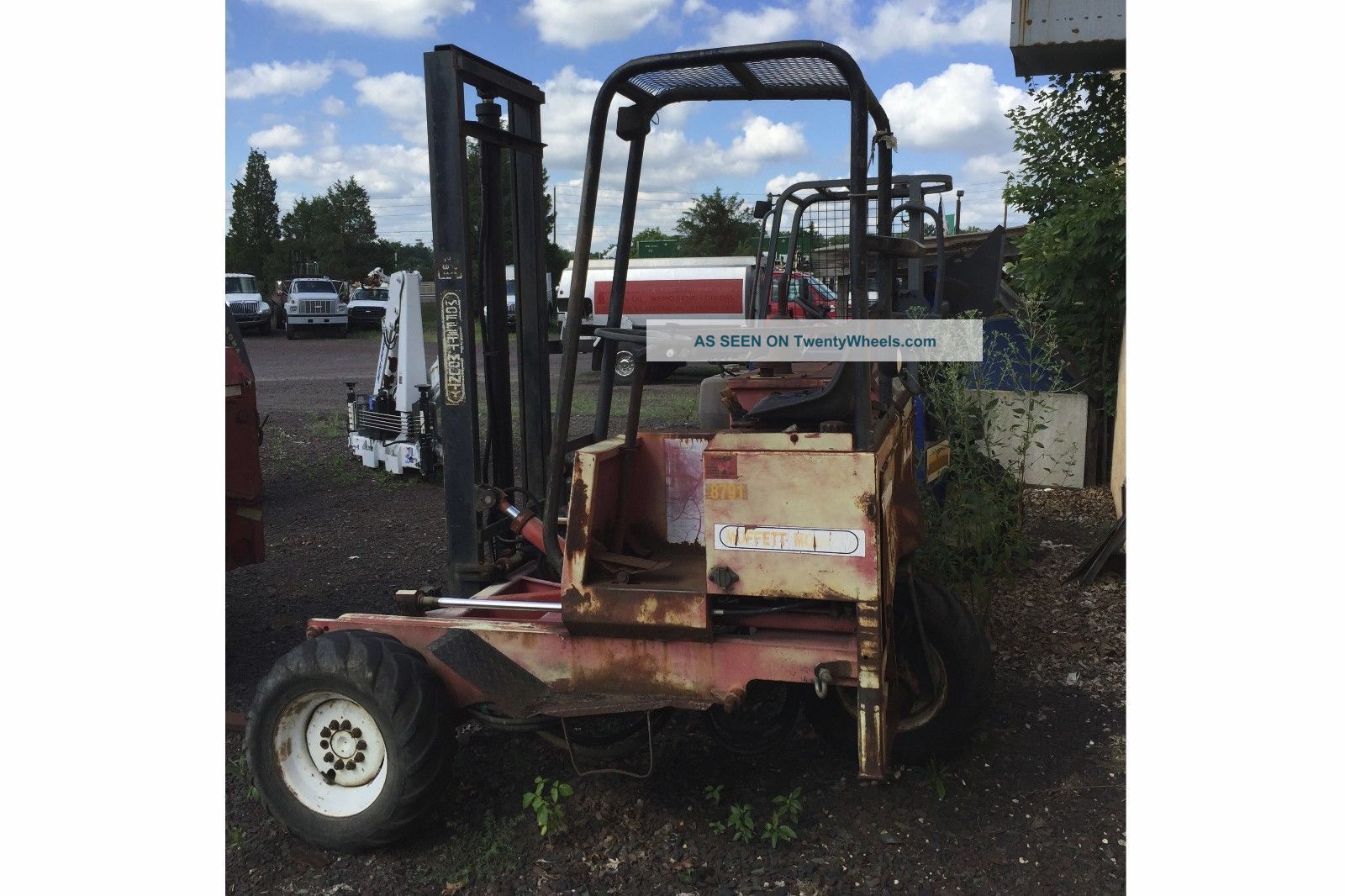 1989 Moffett Piggyback Forklift; 2.  25 Ton Forklifts photo