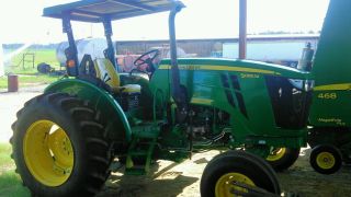 5085m John Deere Tractor photo