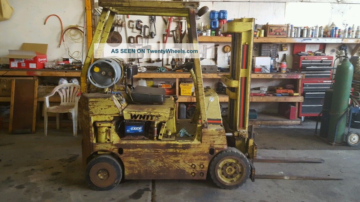White 30 Forklift Propane Gas Forklifts photo