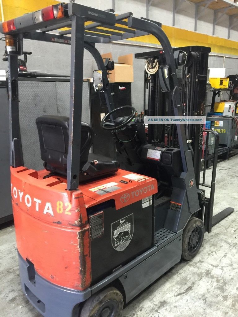 Toyota Electric Forklift Forklifts photo