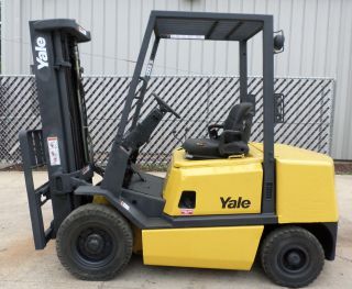 Yale Model Gdp060tg (2003) 6000lbs Capacity Great Diesel Pneumatic Tire Forklift photo
