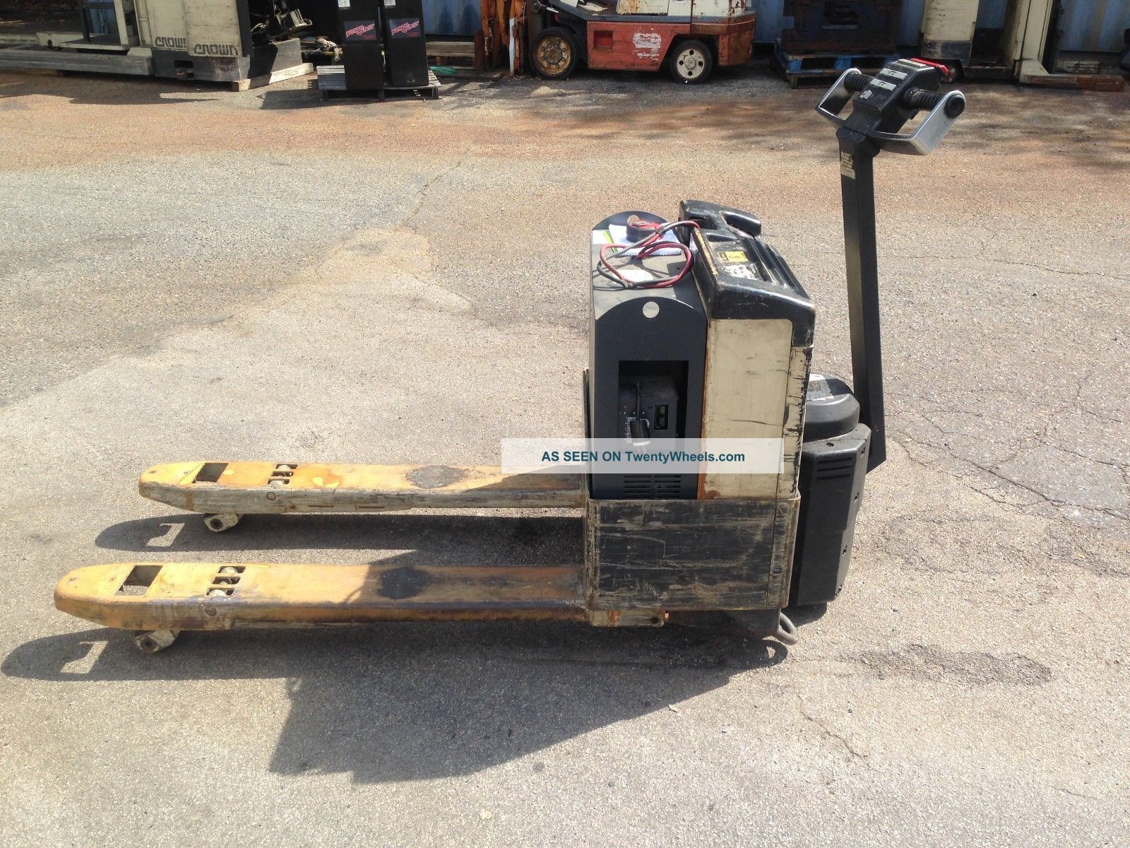 Crown Electric Pallet Jack