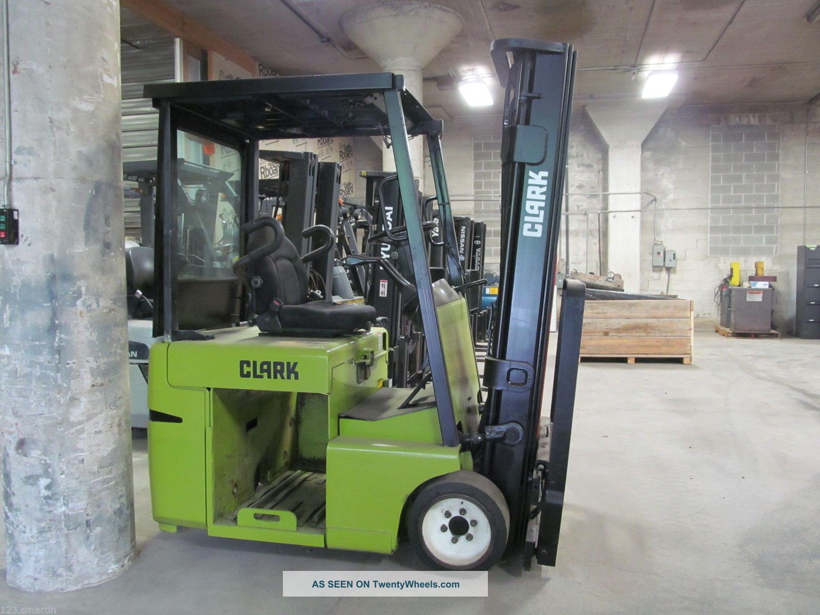 Clark Tmg20,  4,  000 Three Wheel Electric Forklift,  Triple Mast,  Sideshift Forklifts photo