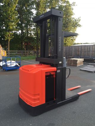 Toyota Order Picker photo