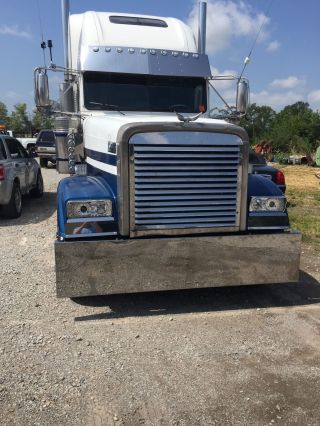 2001 Freightliner Classic Xl 132 photo