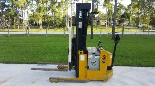 Yale Electric Walkie Reach Staddle Stacker Walk Behind Forklift Mrw photo