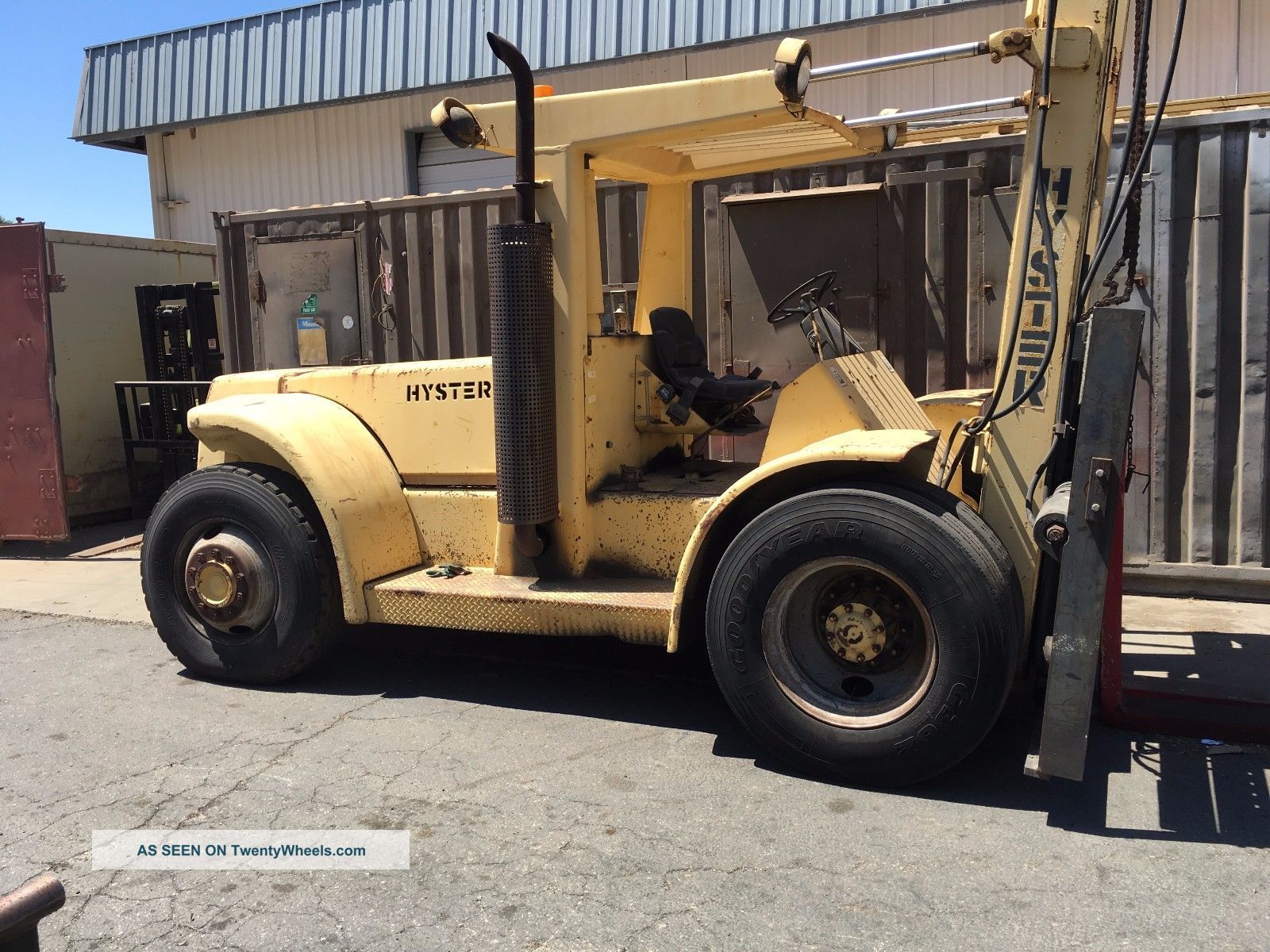 Hyster 22,  500 Lb Capacity Forklift Forklifts photo