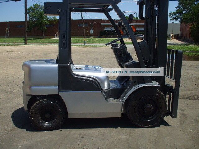 Late Model Nissan Diesel Air Tire Forklift Forklifts photo