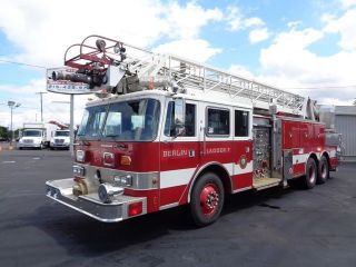 1991 Pierce Arrow 100 ' Ladder Fire Truck photo