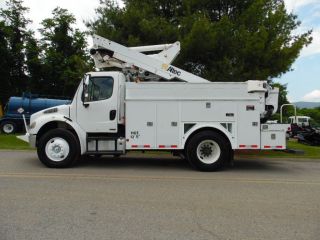 2007 Freightliner Altec 45ft Articulating Over Center Boom With Cat C7 Auto Tran photo