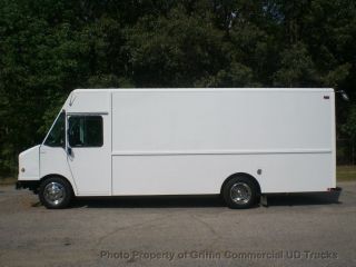 2005 Workhorse P42 Long And Tall Step Van Roll Up Rear Door One Owner 14,  000 Gvw photo
