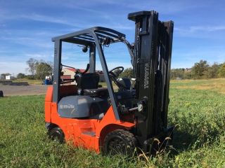 Toyota Forklift Rubber Tire Multi Stage Mast Lift Truck photo