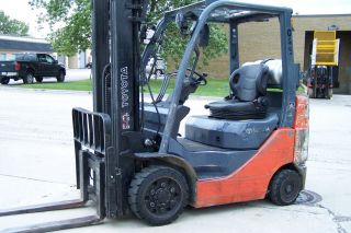 Toyota Forklift.  Low Hour Fork Lift Truck.  Three Stage Mast 8fgcu25. photo