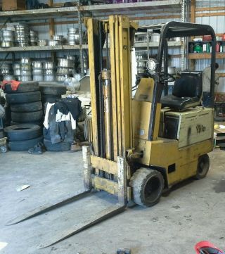 Yale 3000 Lb Forklift - Electric photo