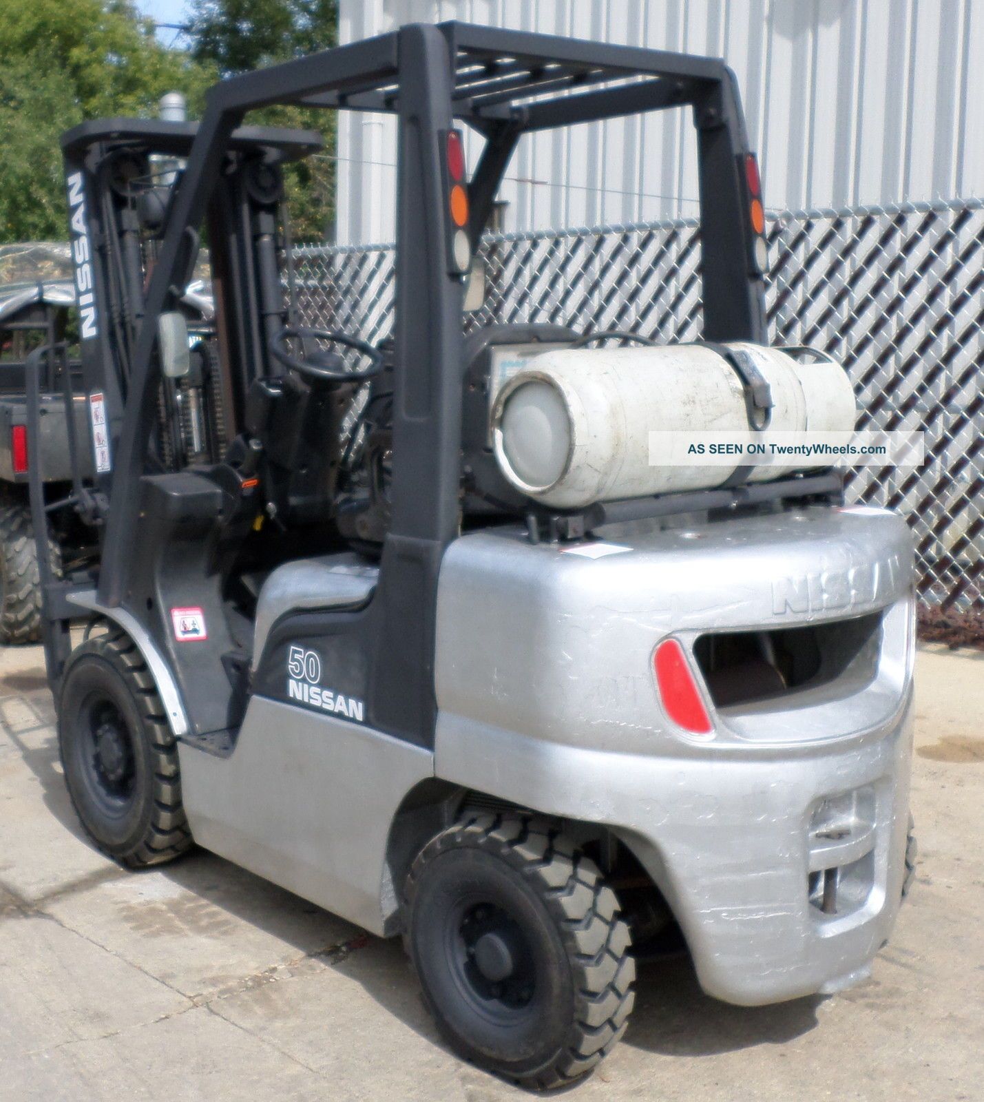 Nissan Model Mp1f2a25lv (2010) 5000lbs Capacity Great Lpg Pneumati Tire Forklift Forklifts photo