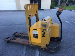 Yale 6,  000 Lb Capacity Electric Pallet Jack With Onboard Charger photo
