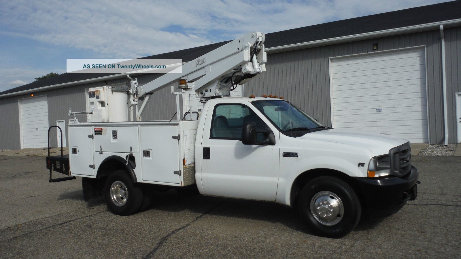 2004 Ford F - 350 Bucket/Boom Trucks photo