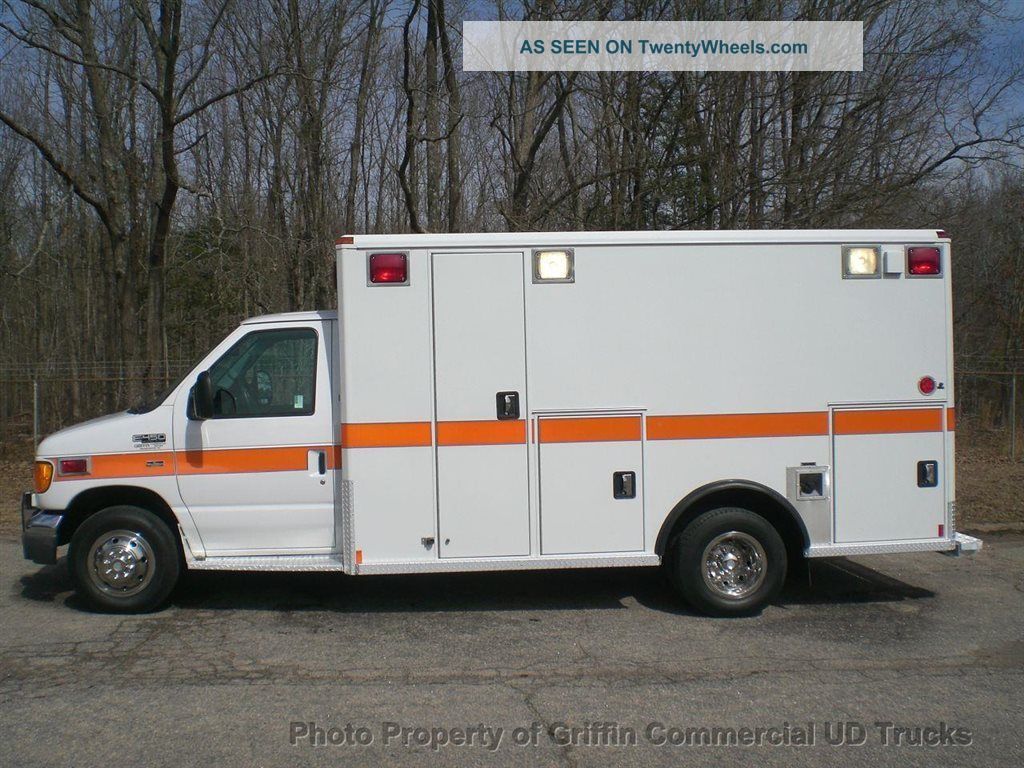2005 Ford E450 Ambulance Just 23k Miles Emergency & Fire Trucks photo