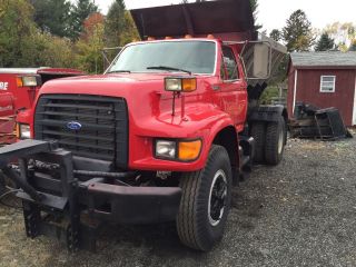 1996 Ford F800 photo