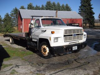 1989 Ford F 700 photo