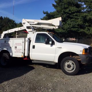 1999 Ford 550 Bucket Truck photo