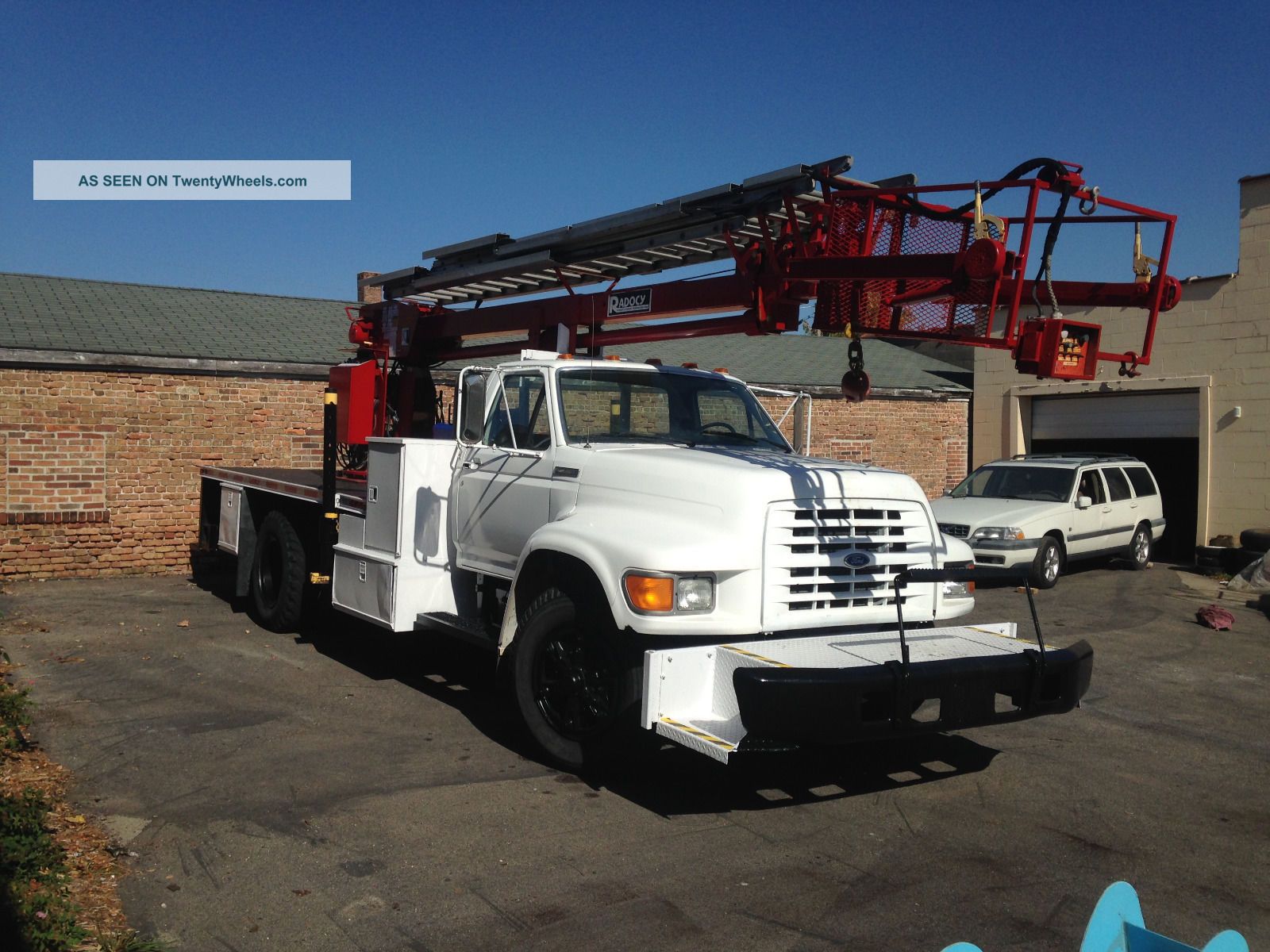 1995 Ford Radocy Saturn Ii,  F800 Bucket/Boom Trucks photo