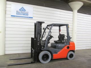 2011 Toyota 8fgu25 5,  000 Forklift,  Solid Pneumatics,  Triple Mast,  Sideshift photo