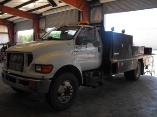 2002 Ford F - 650 photo