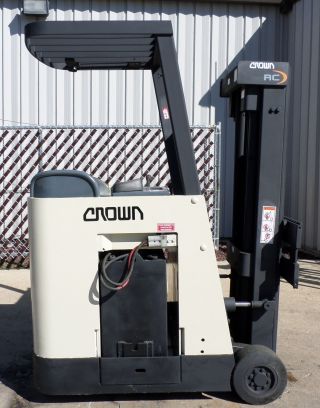 Crown Model Rc3020 - 30 (2004) 3000lbs Capacity Great Docker Electric Forklift photo