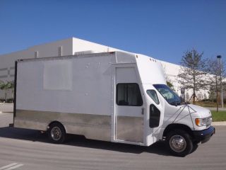 2002 Ford E450 Commercial Cutaway 14 ' Step Van photo