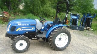 Holland Boomer 35 Compact Tractor 12 X 12 Shuttle Transmission,  4wd photo