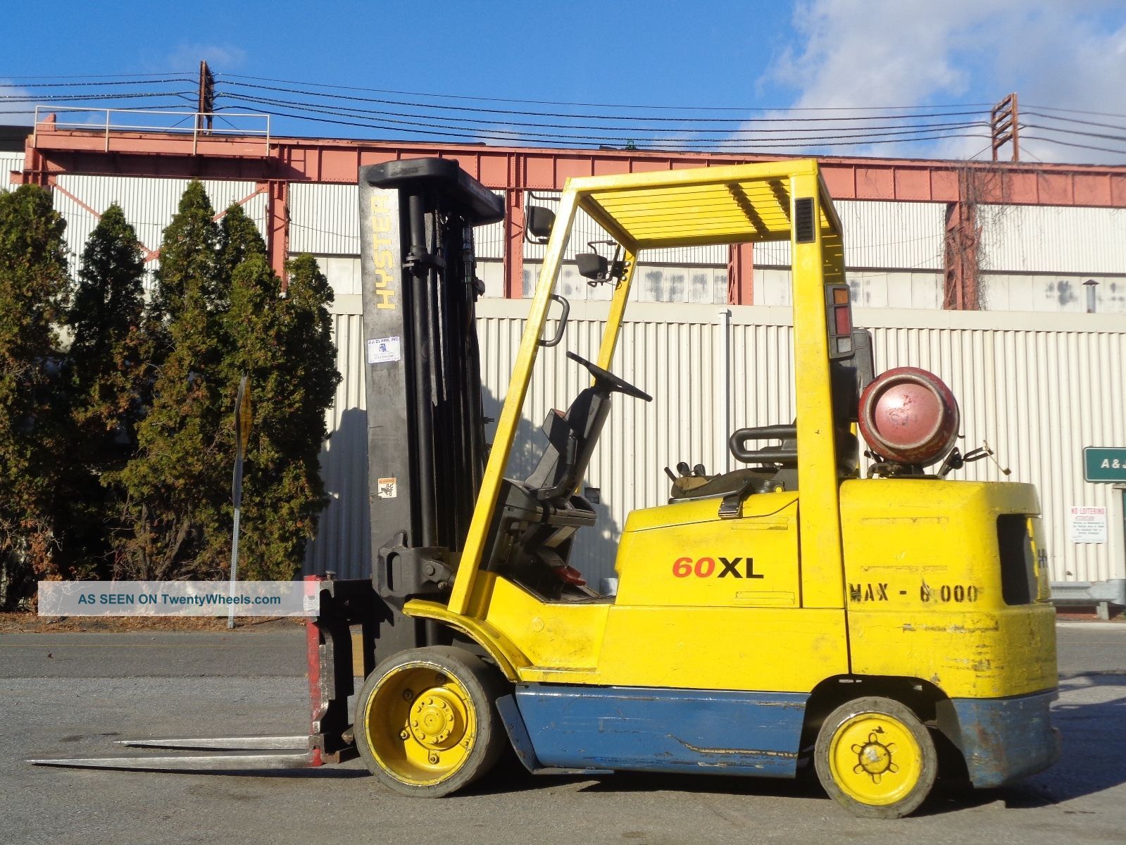 Hyster S60xm 6,  000lb Forklift - Propane - Side Shift - Triple Mast Forklifts photo
