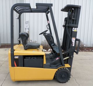Caterpillar Model Ep16kt (2005) 3000lbs Capacity Great 3 Wheel Electric Forklift photo