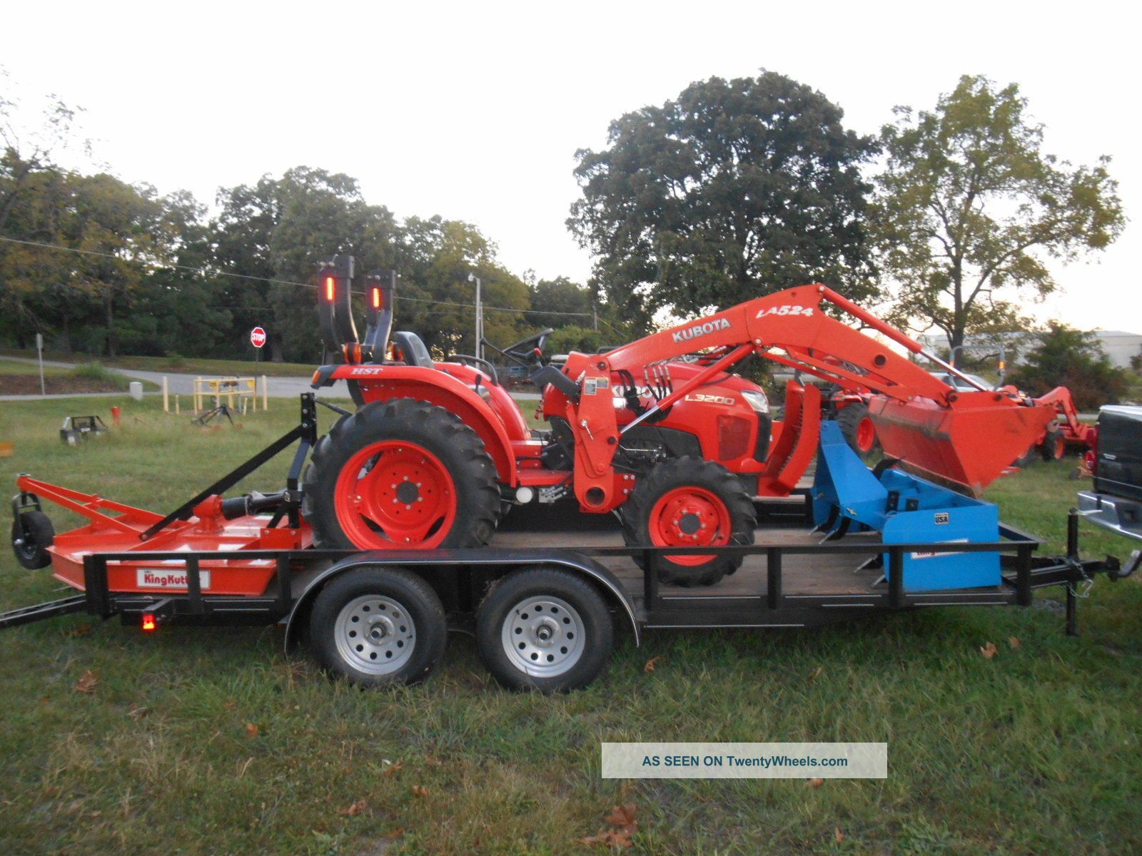 L3200d Kubota 4wd Tractor Pkg Trailer/bush Hog/ Boxblade+tiedowns/hydrostatic Tractors photo