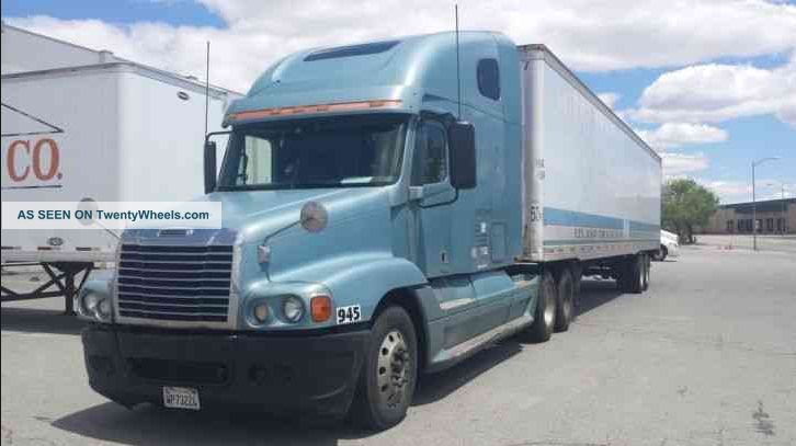 2005 Freightliner Sleeper Semi Trucks photo