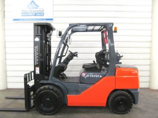 2013 Toyota 8fgu32,  6,  500 Forklift,  Solid Pneumatics,  Triple Mast,  Sideshift photo