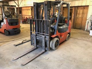 2005 Toyota 7fgcu30 6000lb Forklift photo